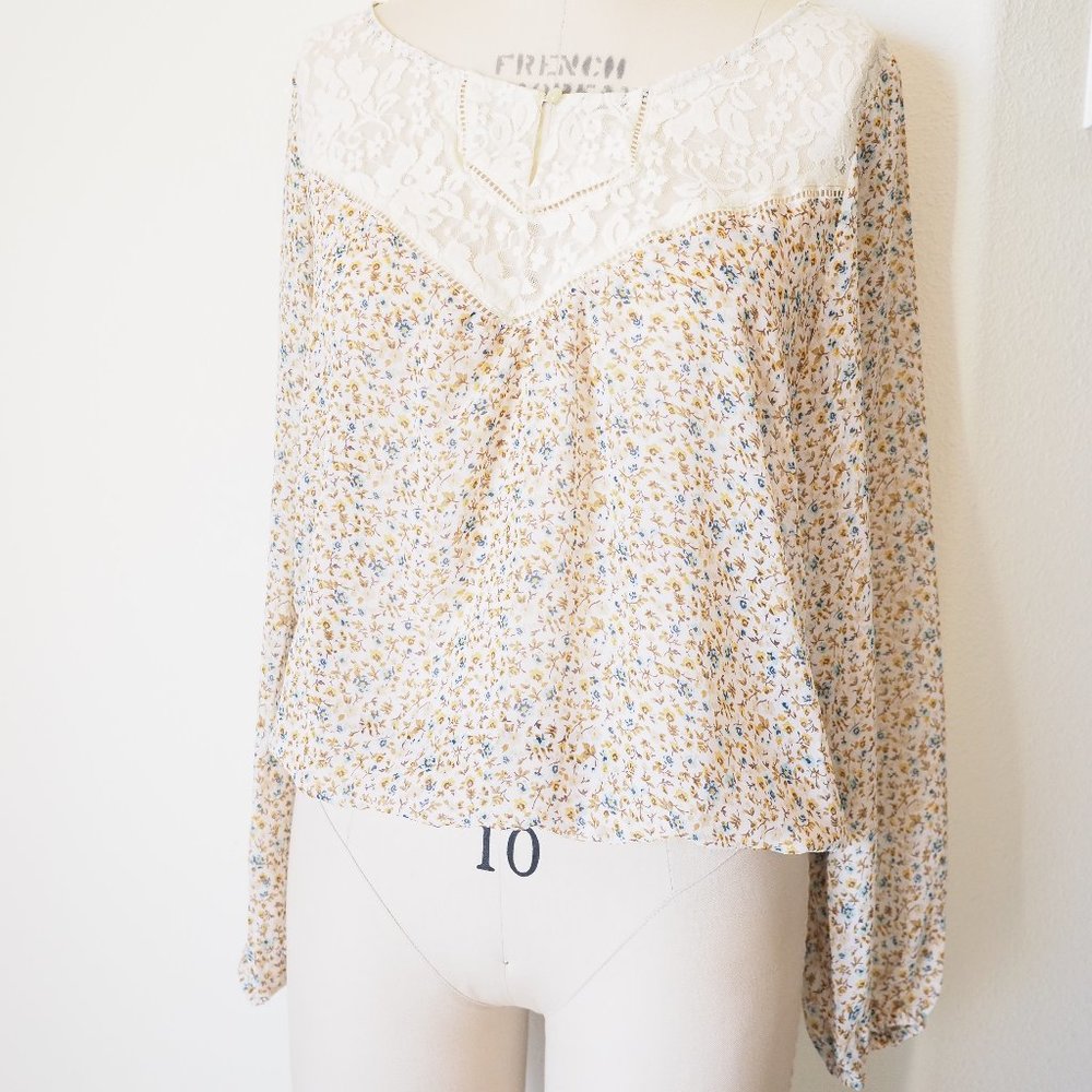 About a Girl, Los Angeles, M blouse